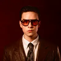 Ouve undefined, vê vídeos de música, lê a biografia, vê as datas da digressão e muito mais!