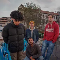 Ascolta Piña Kalavera, guarda video musicali, leggi la biografia, vedi le date del tour & altro!