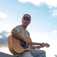 Poslechněte si interpreta undefined, sledujte hudební videa, přečtěte si životopis, podívejte se na data turné a další informace.