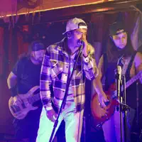 Escucha a undefined, mira videos musicales, lee su biografía, consulta las fechas de las gira y más.