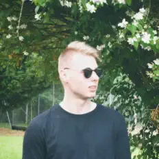 收听 Vitlight、观看音乐视频、阅读小传、查看巡演日期等 ！