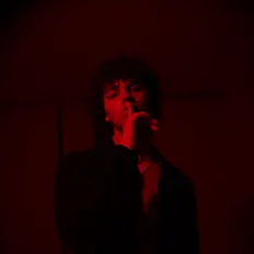 聆聽 Moral、觀看音樂影片、閱讀小傳、查看巡演日期等！