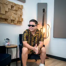 Listen to Robertsonnn, watch music videos, read bio, see tour dates & more!