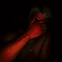 Luister naar undefined, bekijk muziekvideo's, lees de bio, bekijk de tourdata, en meer!