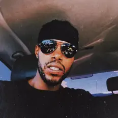 K.0を聴いたり、ミュージックビデオを鑑賞したり、経歴やツアー日程などを確認したりしましょう！