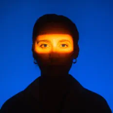 Hör dir Adèle Coyo an, schau dir Musikvideos an, lies die Biografie, finde Tourdaten und mehr!