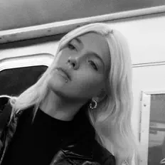 Listen to Daria Zawiałow, watch music videos, read bio, see tour dates & more!
