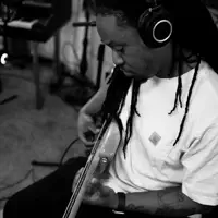 undefinedを聴いたり、ミュージックビデオを鑑賞したり、経歴やツアー日程などを確認したりしましょう！