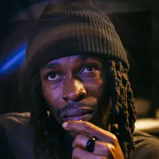 1BYNG dinle, müzik videolarını izle, biyografisini oku, tur tarihlerini ve daha fazlasını gör!