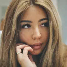 聆聽 FreyaLeeFleur、觀看音樂影片、閱讀小傳、查看巡演日期等！