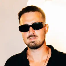 Hör dir alltalk an, schau dir Musikvideos an, lies die Biografie, finde Tourdaten und mehr!