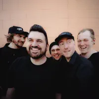 Ascolta undefined, guarda video musicali, leggi la biografia, vedi le date del tour & altro!