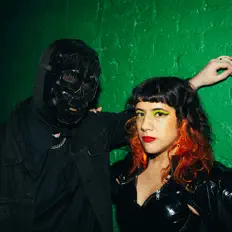 Luister naar Dark Chisme, bekijk muziekvideo's, lees de bio, bekijk de tourdata, en meer!