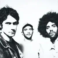Ascolta undefined, guarda video musicali, leggi la biografia, vedi le date del tour & altro!