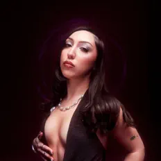 Poslechněte si interpreta Taylor Belle, sledujte hudební videa, přečtěte si životopis, podívejte se na data turné a další informace.