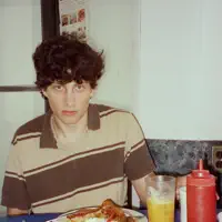 undefined dinle, müzik videolarını izle, biyografisini oku, tur tarihlerini ve daha fazlasını gör!