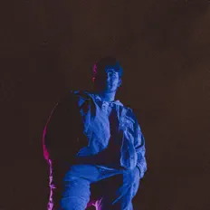 聆聽 Hayden Hanna、觀看音樂影片、閱讀小傳、查看巡演日期等！