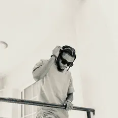 FRANKY FLOW을(를) 듣고, 뮤직 비디오를 보고, 약력을 읽고, 투어 일정 등을 확인하세요!