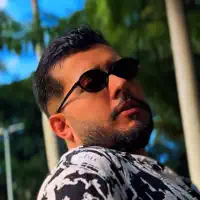 Ascolta undefined, guarda video musicali, leggi la biografia, vedi le date del tour & altro!