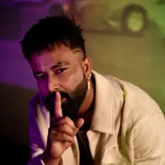 Hör dir Monty Hunter an, schau dir Musikvideos an, lies die Biografie, finde Tourdaten und mehr!