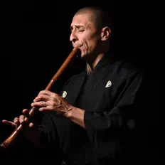 Poslechněte si interpreta Rodrigo Rodriguez, sledujte hudební videa, přečtěte si životopis, podívejte se na data turné a další informace.