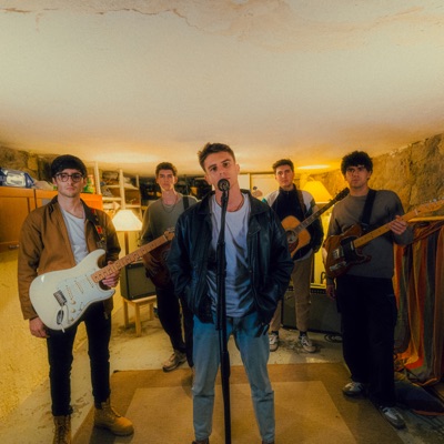 Listen to Yacaré, watch music videos, read bio, see tour dates & more!