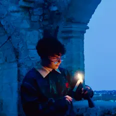 Kostasを聴いたり、ミュージックビデオを鑑賞したり、経歴やツアー日程などを確認したりしましょう！