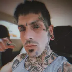 Pone Pacinoを聴いたり、ミュージックビデオを鑑賞したり、経歴やツアー日程などを確認したりしましょう！