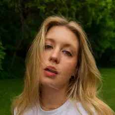 收听 Jenna Brook、观看音乐视频、阅读小传、查看巡演日期等 ！