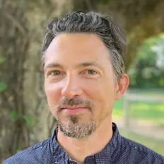 Poslechněte si interpreta Dave Hightower, sledujte hudební videa, přečtěte si životopis, podívejte se na data turné a další informace.