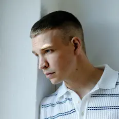 收听 Lino、观看音乐视频、阅读小传、查看巡演日期等 ！