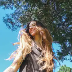 Dengarkan Tess Henry, tonton video musik, baca bio, lihat tanggal tur & lainnya!