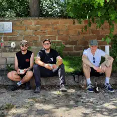 Escucha a FeurigSeinPeter, mira vídeos musicales, lee la biografía, consulta fechas de giras y mucho más.