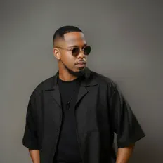 Tekniq सुनें, म्यूज़िक वीडियो देखें, बायो पढ़ें, दौरे की तारीखें और बहुत कुछ देखें!