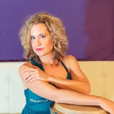 Poslechněte si interpreta Dawn Drake, sledujte hudební videa, přečtěte si životopis, podívejte se na data turné a další informace.