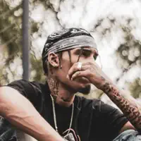 undefined dinle, müzik videolarını izle, biyografisini oku, tur tarihlerini ve daha fazlasını gör!