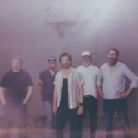 undefined dinle, müzik videolarını izle, biyografisini oku, tur tarihlerini ve daha fazlasını gör!