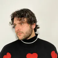 Escucha a undefined, mira vídeos musicales, lee la biografía, consulta fechas de giras y mucho más.