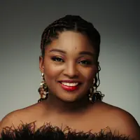 Poslechněte si interpreta undefined, sledujte hudební videa, přečtěte si životopis, podívejte se na data turné a další informace.