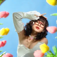 Escucha a MICCAH, mira videos musicales, lee su biografía, consulta las fechas de las gira y más.