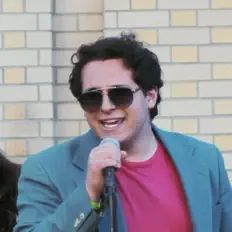 Escucha a Ethosein, mira videos musicales, lee su biografía, consulta las fechas de las gira y más.