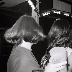 Hör dir Lazyboysadgirl an, schau dir Musikvideos an, lies die Biografie, finde Tourdaten und mehr!