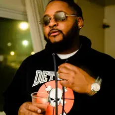 Escucha a ChoBeezy, mira vídeos musicales, lee la biografía, consulta fechas de giras y mucho más.