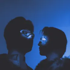 聆聽 Purplecat、觀看音樂影片、閱讀小傳、查看巡演日期等！