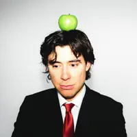 聆聽 undefined、觀看音樂影片、閱讀小傳、查看巡演日期等！