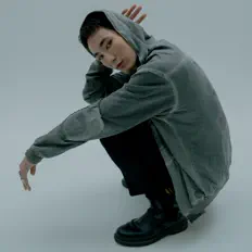 MEIIR을(를) 듣고, 뮤직 비디오를 보고, 약력을 읽고, 투어 일정 등을 확인하세요!