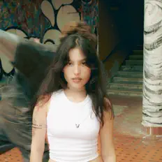 Luister naar Laura Dalla, bekijk muziekvideo's, lees de bio, bekijk de tourdata, en meer!