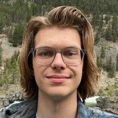 Hör dir Adam Redd an, schau dir Musikvideos an, lies die Biografie, finde Tourdaten und mehr!