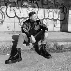 Ascolta SONDERLING, guarda video musicali, leggi la biografia, vedi le date del tour & altro!