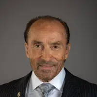 undefined dinle, müzik videolarını izle, biyografisini oku, tur tarihlerini ve daha fazlasını gör!